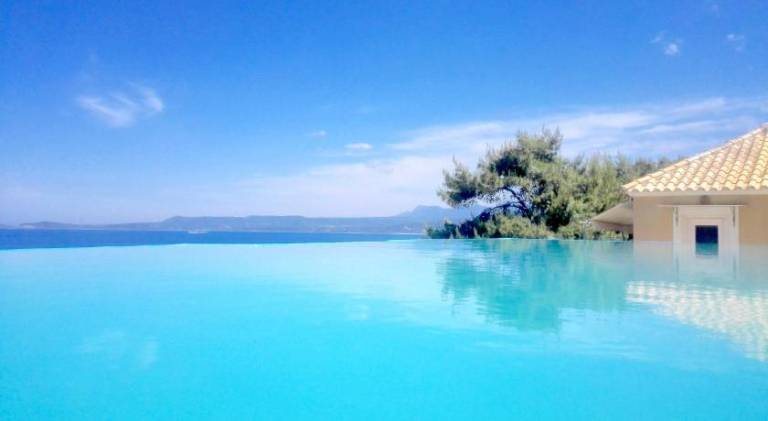 Wonderful rental apartment with terrace, pool & yard | Dogs allowed in Pylos-Nestoras