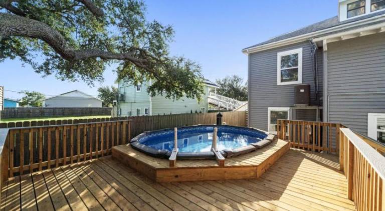 Vacation home with BBQ, garden & private pool — photo 3