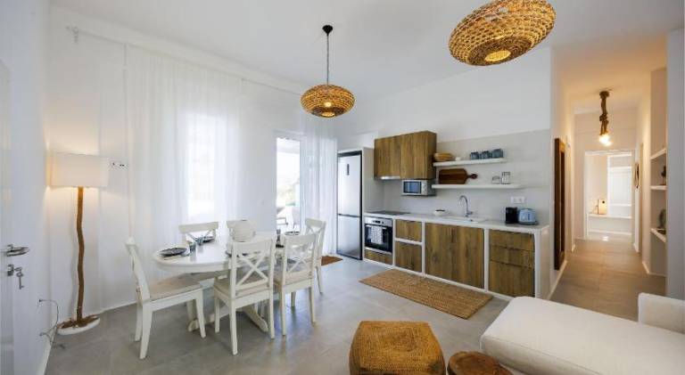 Lovely villa with private pool & terrace | Perfect for remote work | Pets allowed — photo 3