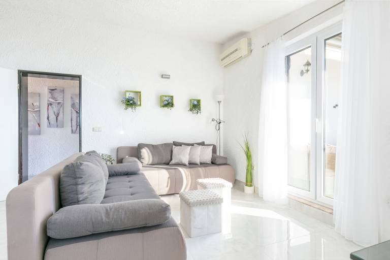 Two bedroom apartment with terrace and sea view Duće, Omiš (A-24975-c) — photo 4