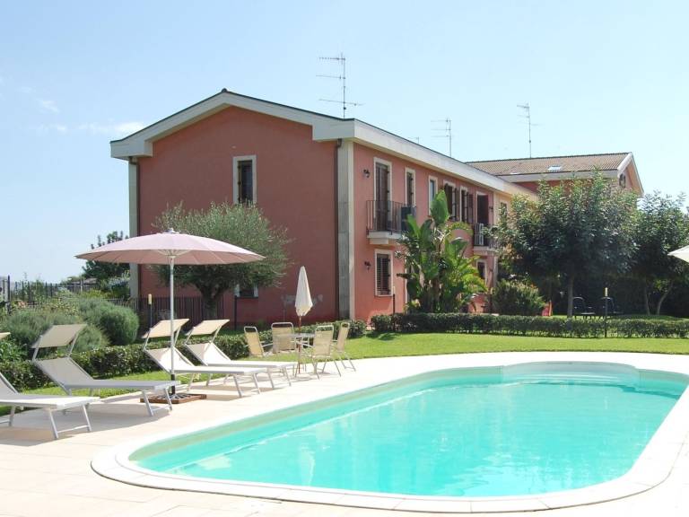 Nette Wohnung in Acireale mit Terrasse und Pool in Acireale