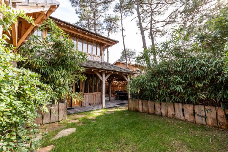 Villa "Chan-Ly" with Private Terrace and Wi-Fi in Lacanau