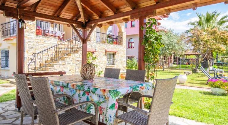 Fully equipped charming villa with grill, patio & yard | Next to the beach | Pets are welcome — photo 5