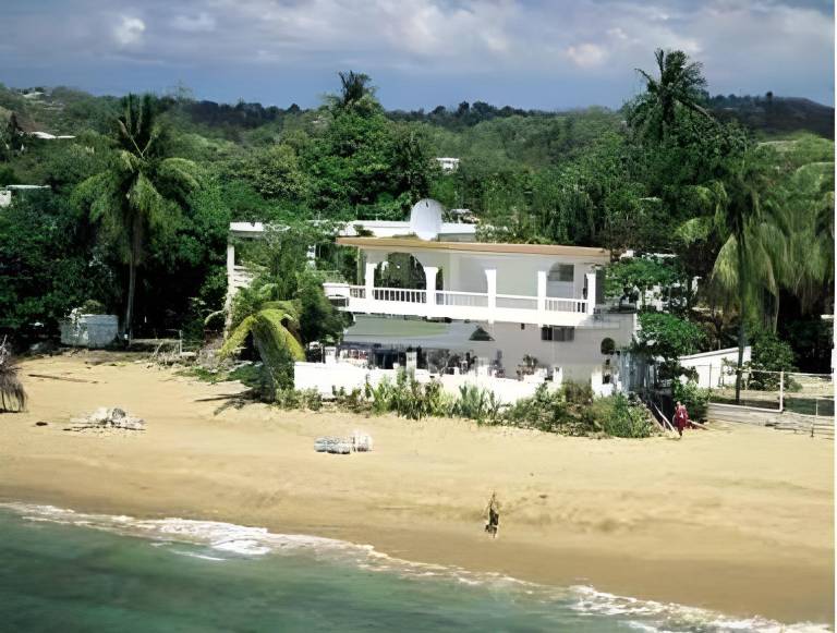 Coconut Palms Inn in Rincon