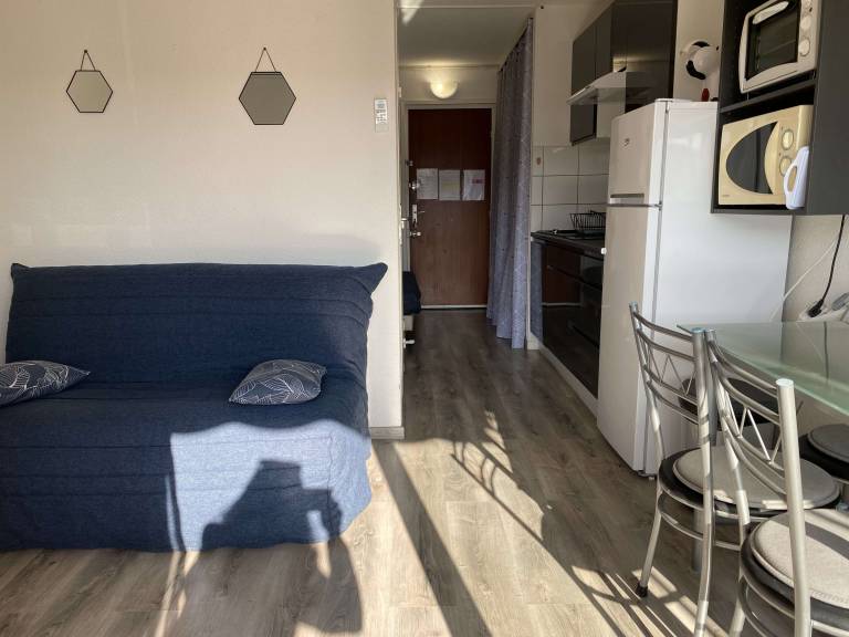 Cozy T1 Apartment with WiFi, AC, and Balcony - Near Thermal Baths and Shops — photo 5