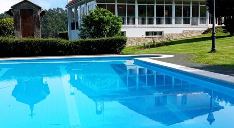 Villa with pool in Santiago de Compostela