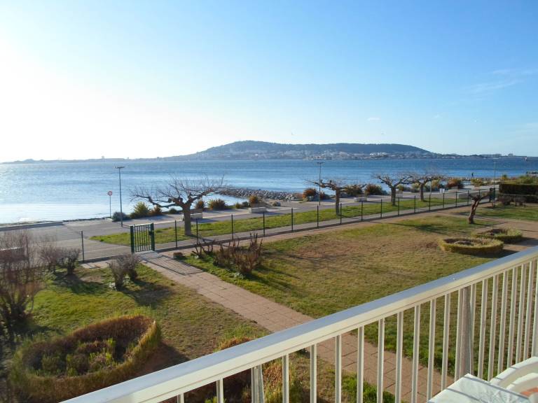 Apartment with Balcony and Pets Allowed in Balaruc-les-Bains in Balaruc-les-Bains