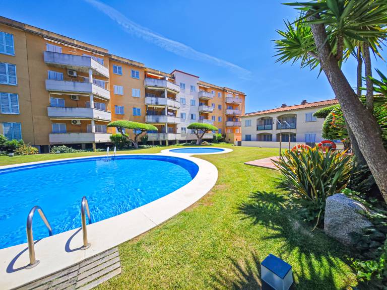 Rental apartment with garden, terrace & pool — photo 4