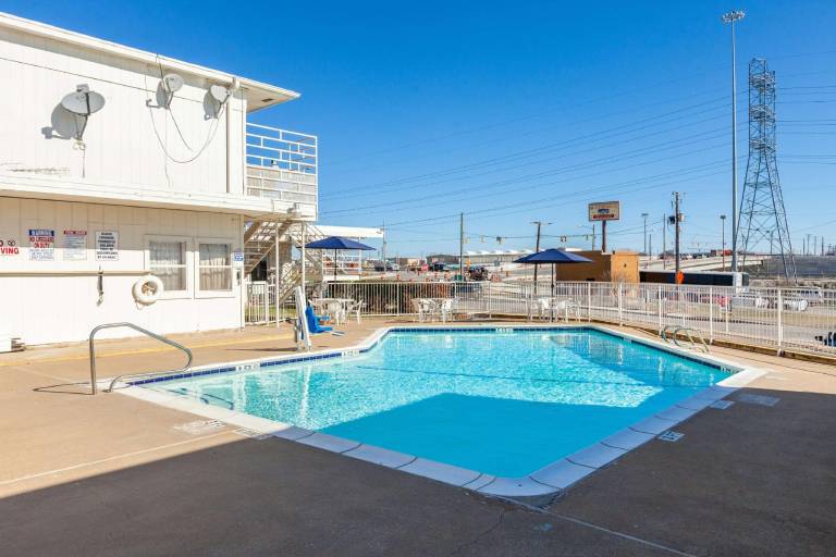 Motel 6 Fort Worth, TX - Stockyards — photo 3