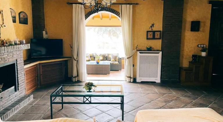 House with yard, BBQ & private pool | Suitable for remote work — photo 2