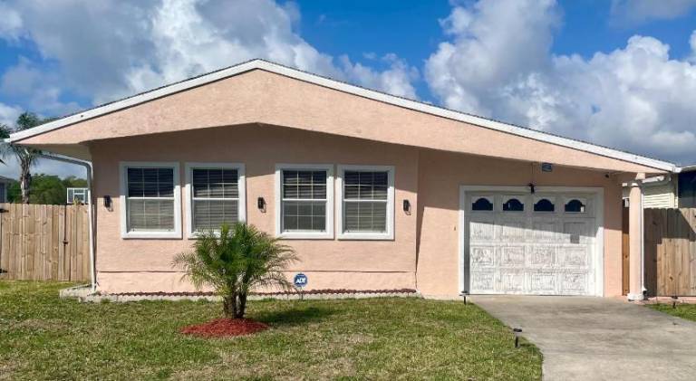 Charming vacation home | Dogs allowed in Daytona Beach Shores, FL