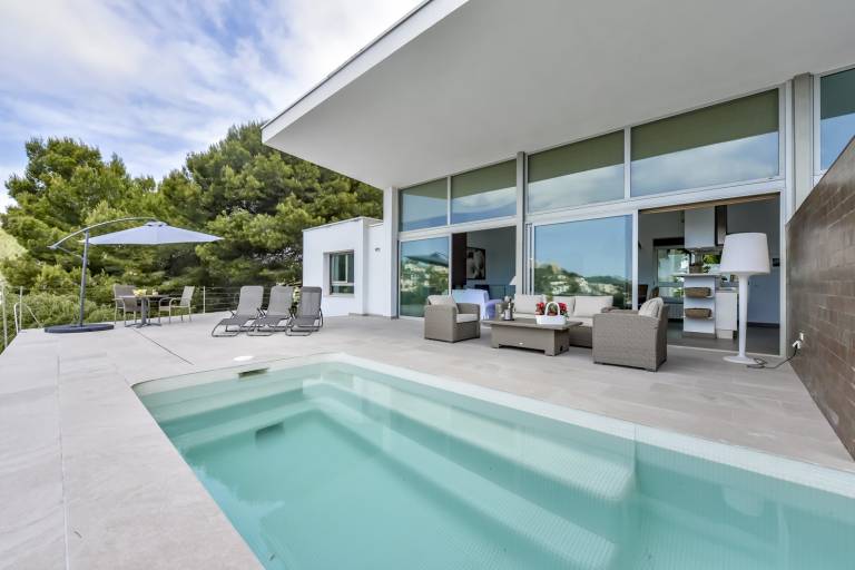 Fully equipped charming villa with patio, garden & private pool | Next to the beach | Pets are welcome in Mora