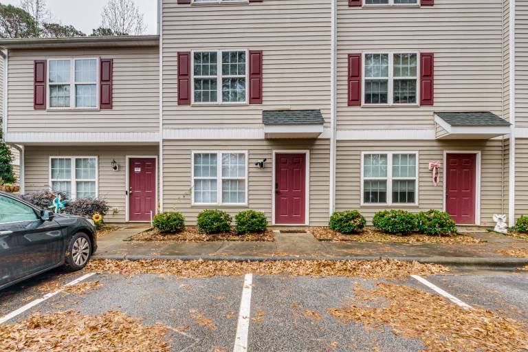 2 Mi to Lenovo Center Dog Friendly Getaway