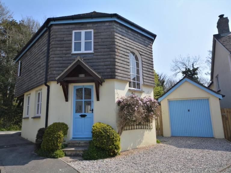 Cottage with yard in Bude
