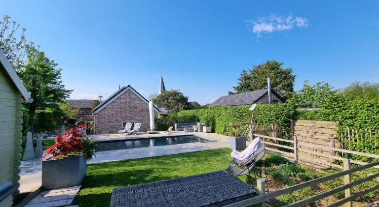 Holiday apartment with pool — photo 2