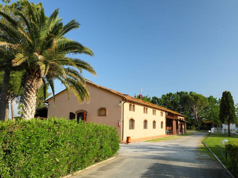 Family-oriented house with terrace, garden & pool | Pet-friendly — photo 2