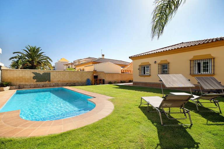 Child-friendly nice vacation home with garden, terrace & private pool | Garden view | Suitable for remote work | Dogs allowed — photo 3