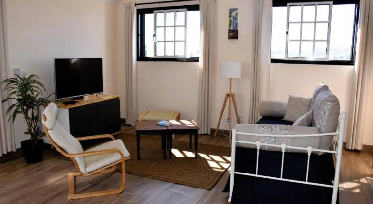 Fully equipped nice vacation home with terrace, yard & grill | Good for workation | Pets are welcome — photo 2