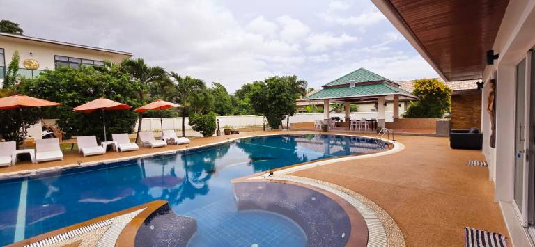 Spacious house with yard, patio & pool | Beach nearby | Pets allowed in Rawai