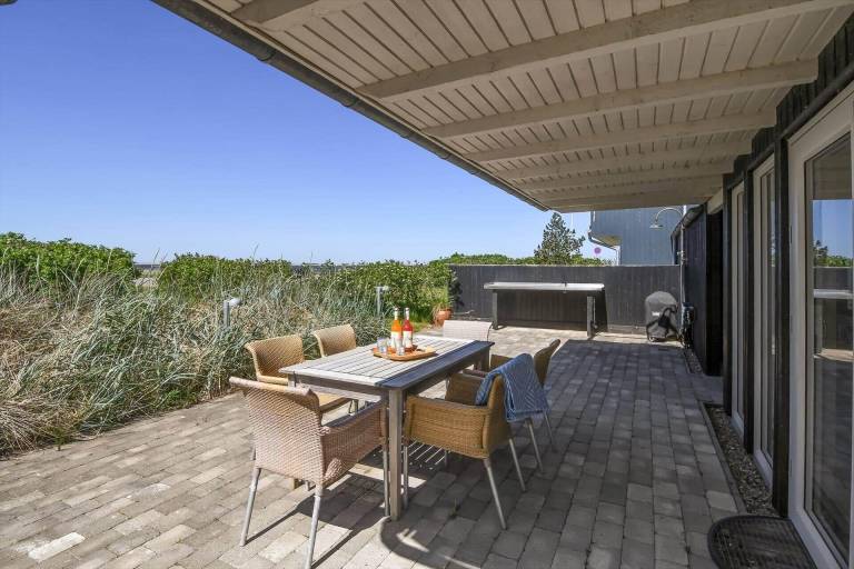 Vacation home with terrace & grill — photo 4