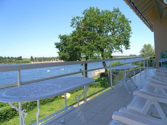 Apartment with BBQ, terrace & yard | Beach view — photo 4