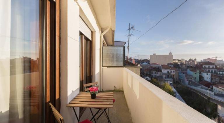 Holiday apartment with patio | Near Porto Cathedral | Perfect for remote work — photo 5