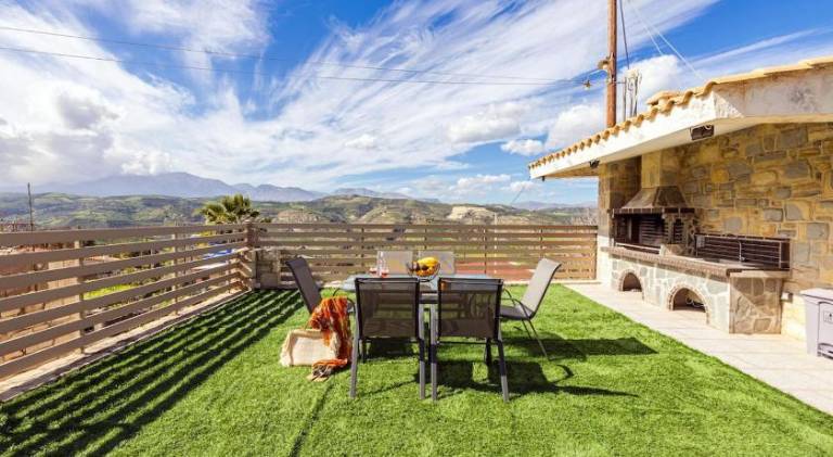 Villa with BBQ, garden & patio — photo 3