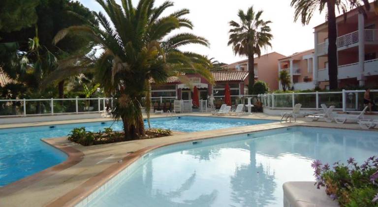 Holiday apartment with pool | Next to the beach | Pets are welcome in Valbonne