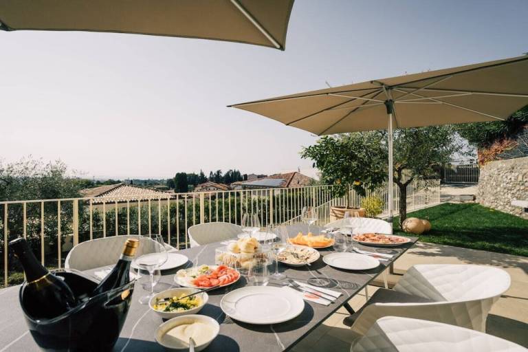 Fully equipped lovely vacation home with terrace, yard & barbecue | Pets are welcome in Affi