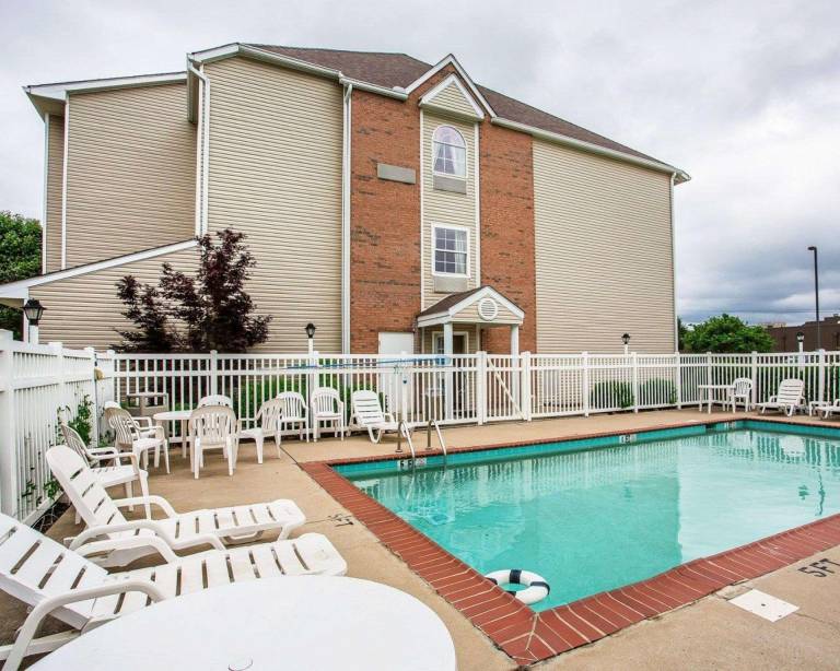 Quality Inn & Suites — photo 2