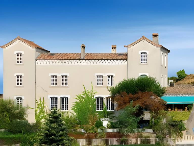 Villa Aimee Luxury Apartments with Heated Pool in Aubenas