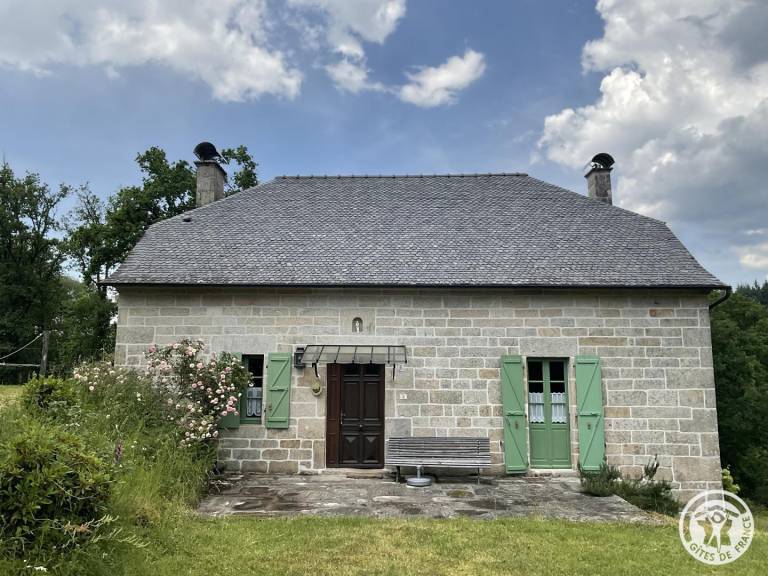 Pleasant gite with grill, patio & yard | Pets are welcome — photo 2
