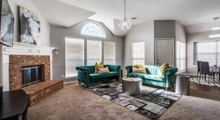House | Dogs allowed in DeSoto, TX