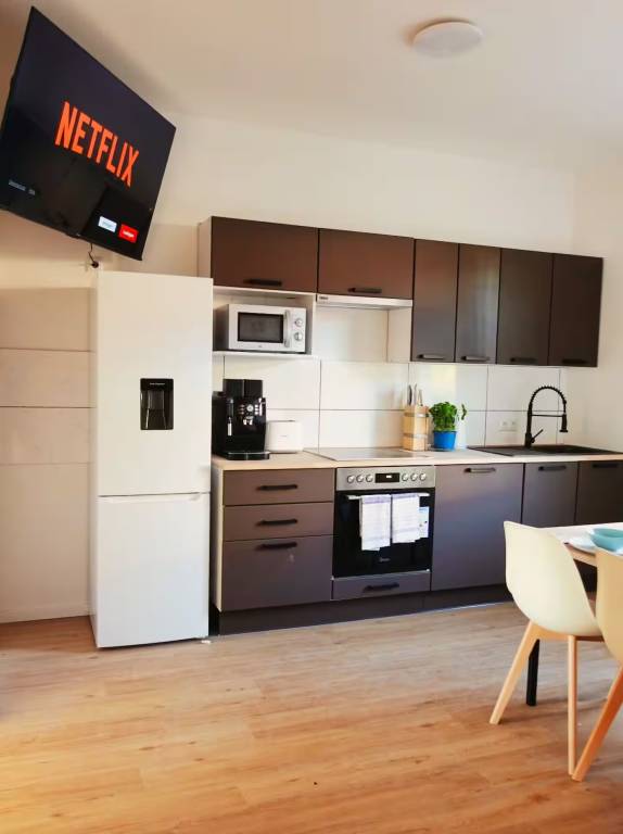 Family-friendly apartment with pool | City view | Pet-friendly — photo 3