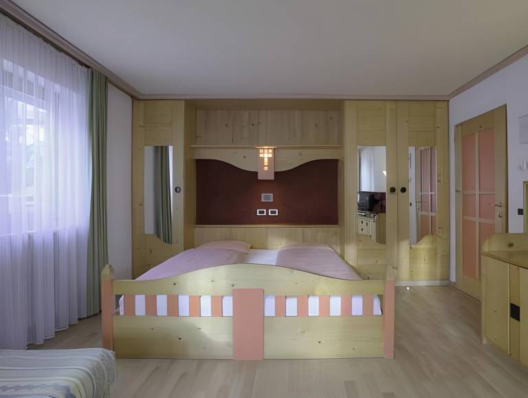 Serviced apartment with sauna, garden & patio in Badia