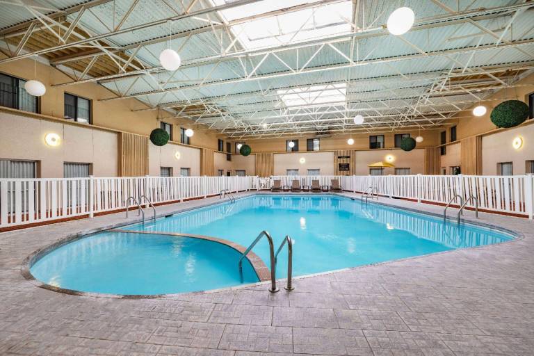 Ramada by Wyndham Grand Forks — photo 3