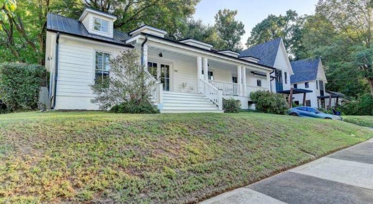 Modern Farm house in heart of the City- Sleeps 12 — photo 4