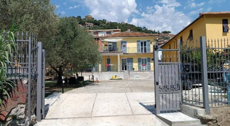LE GEMME Bed & Breakfast con parcheggio e giardino in Moneglia