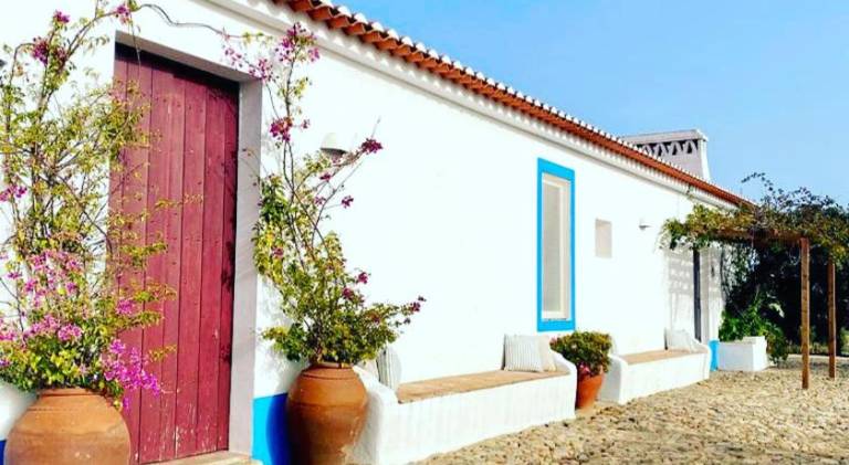 Vacation home with hot tub & pool in Beja
