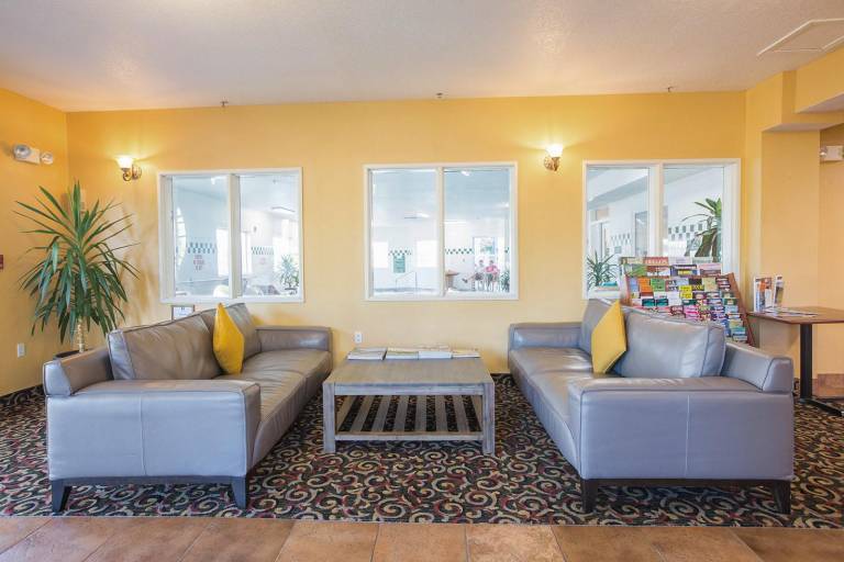 Red Lion Inn & Suites McMinnville — photo 3