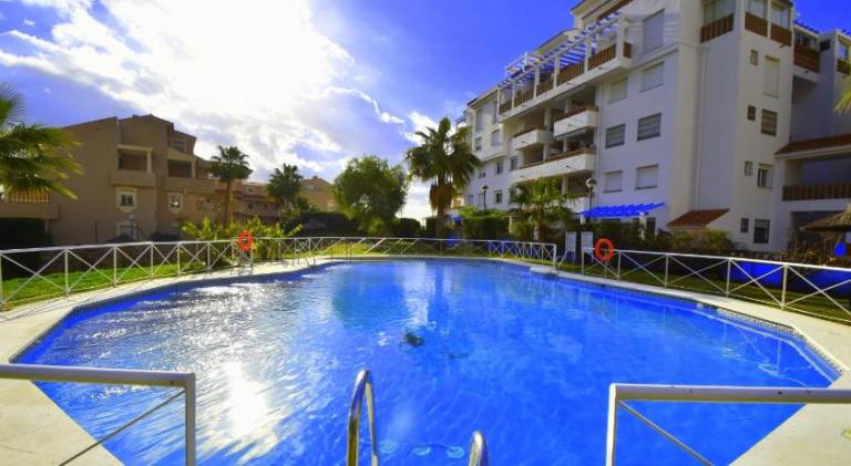 Rental apartment with yard, patio & pool in Torremolinos