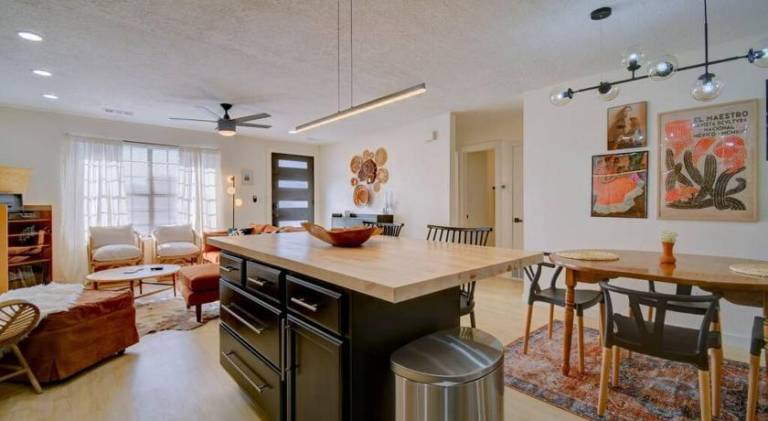 Spacious vacation home with jacuzzi | Pets are welcome — photo 5