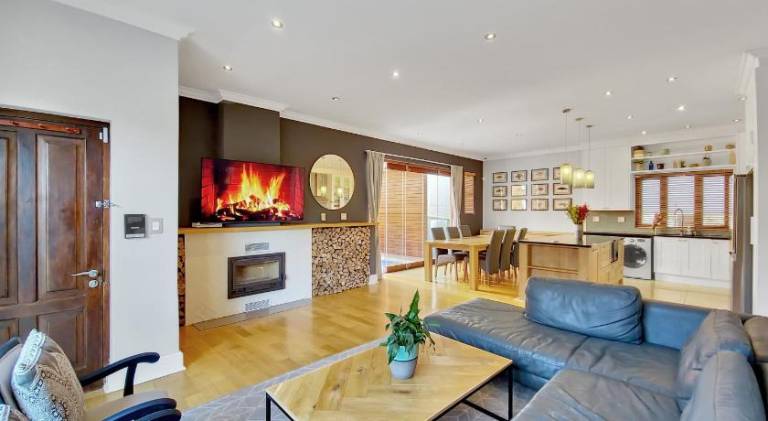 Spacious house with pool | Near District Six Museum | Pet-friendly — photo 2
