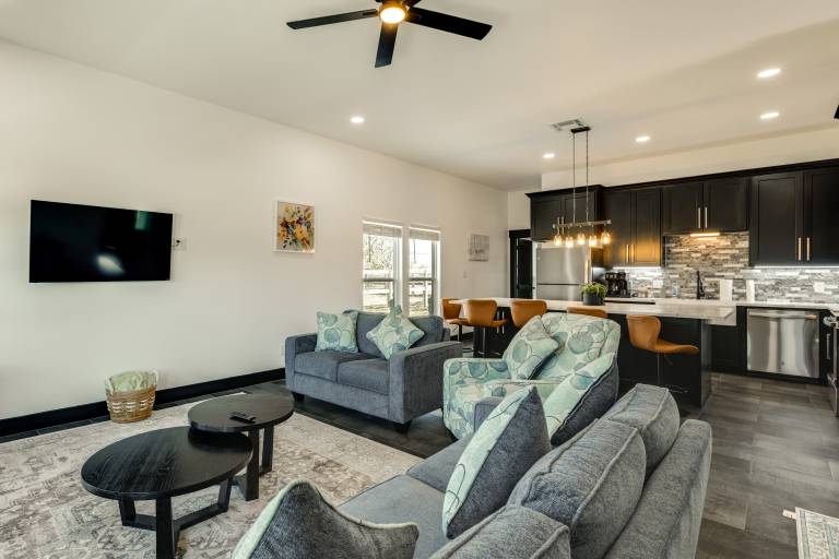‘Roo's Hideaway’ Modern 3BR Near Round Top & A&M! — photo 4