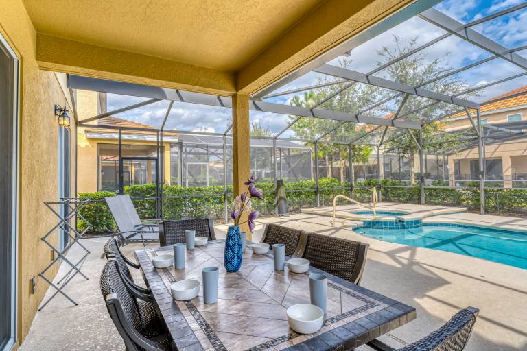 Family-friendly vacation home with jacuzzi & private pool | Pets are welcome — photo 3