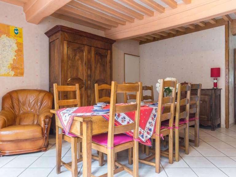 Family house with enclosed garden and parking, pets allowed — photo 3