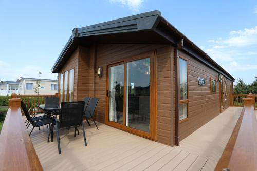 Lodge  Lowick