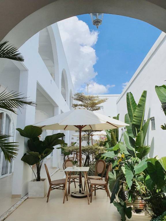 Vacation home with garden & patio — photo 4