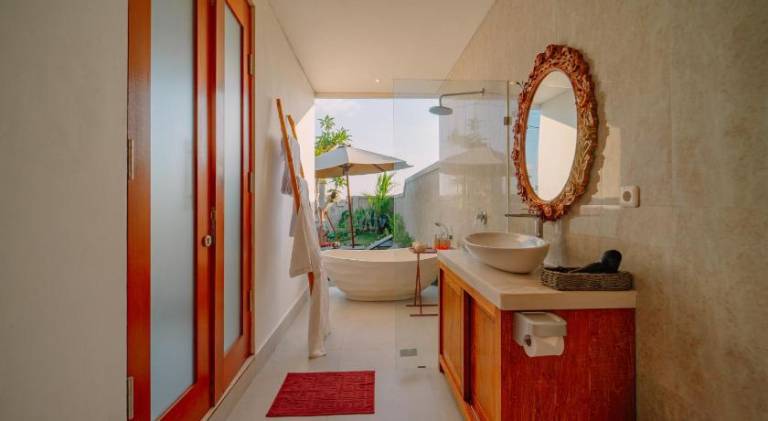 Villa with yard & private pool — photo 5
