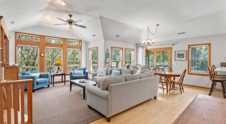 House with hot tub & pool | Pets are welcome — photo 3